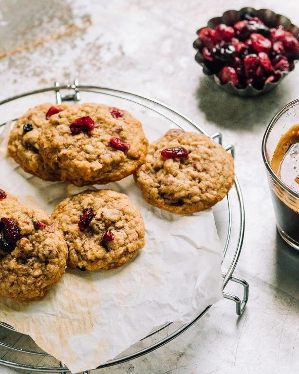 Dried Fruit and Oatmeal Cookies