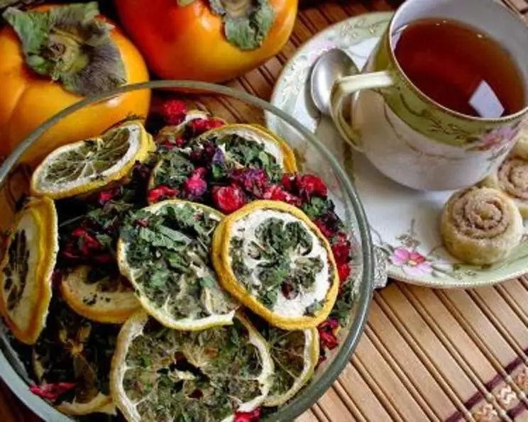 Dried Fruit and Spice Tea