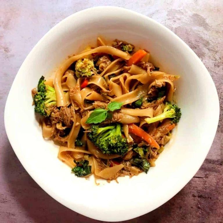 Drunken Noodles with Pork and Green Beans