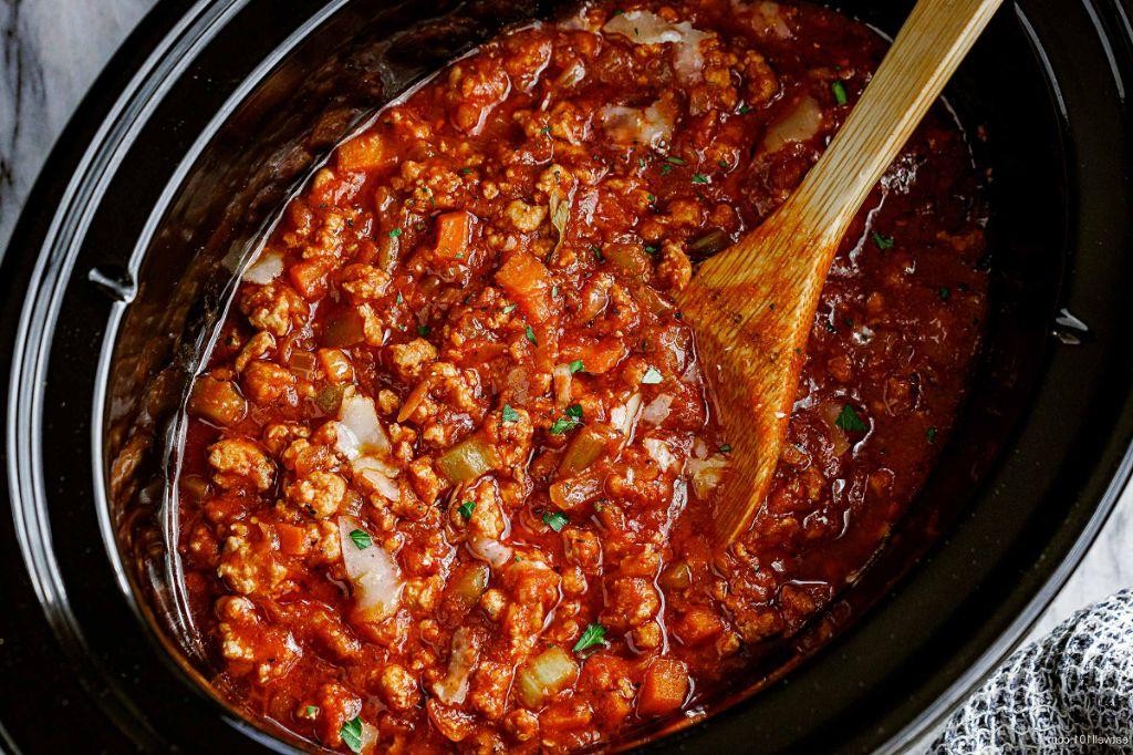Easy Crock Pot Ground Turkey and Pasta Sauce