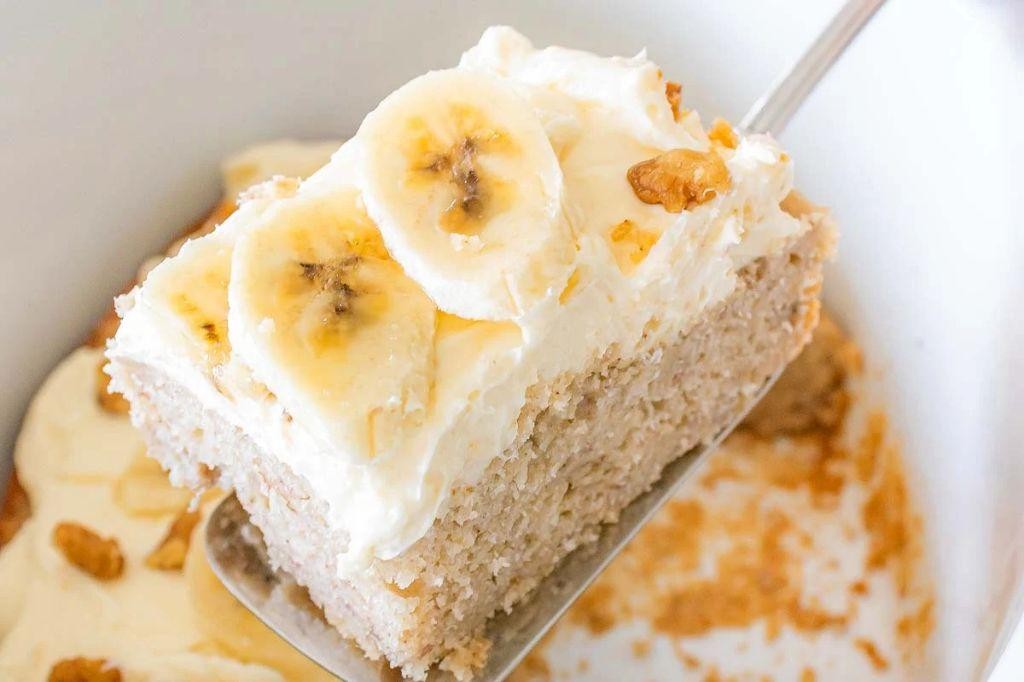 Easy Slow Cooker Banana Pudding Cake