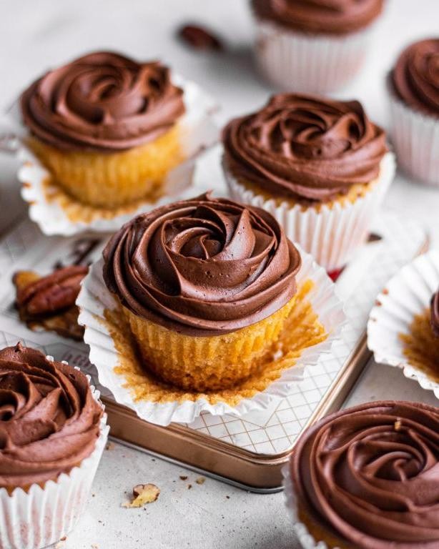 Eggless Vanilla Cupcakes