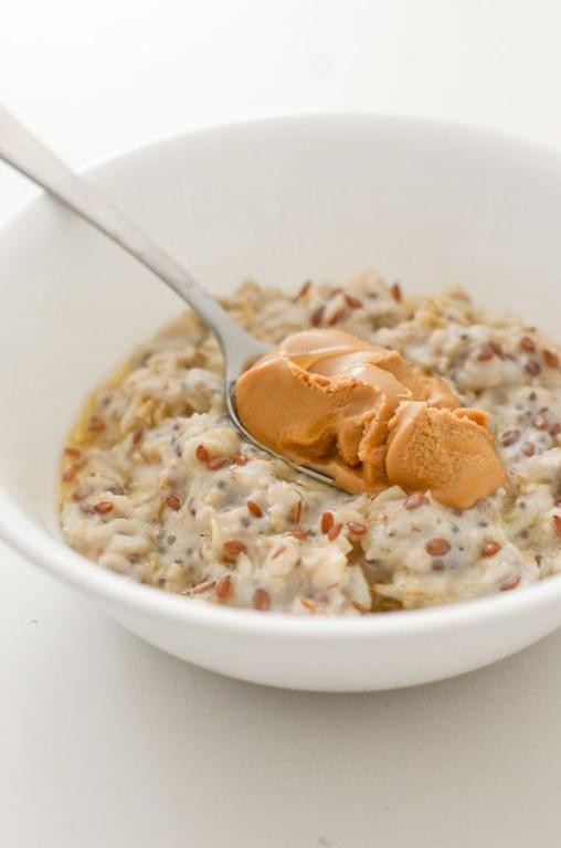 Flaxseed Oatmeal with Almonds and Honey