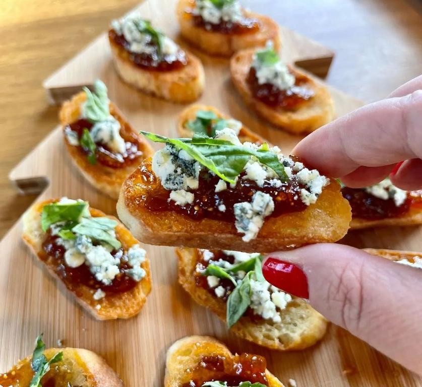 Fresh Fig and Blue Cheese Crostini