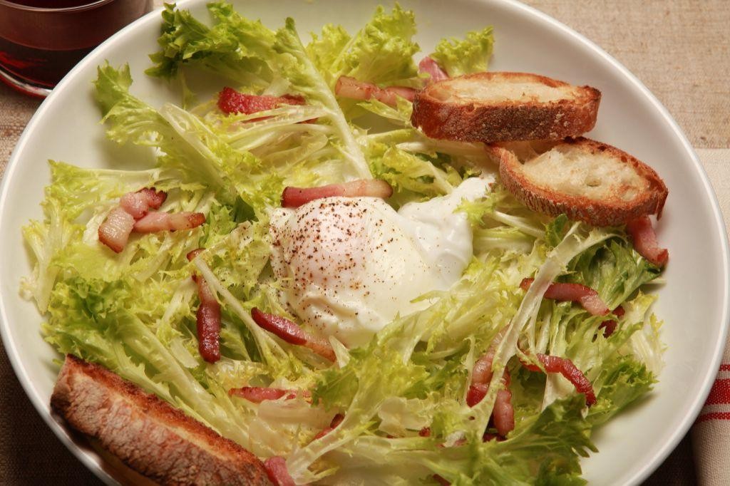 Frisee aux Lardons