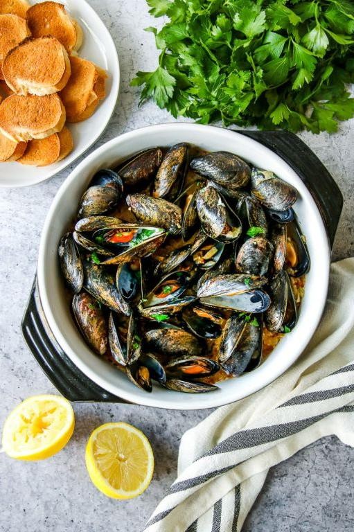 Garlic Butter Steamed Mussels