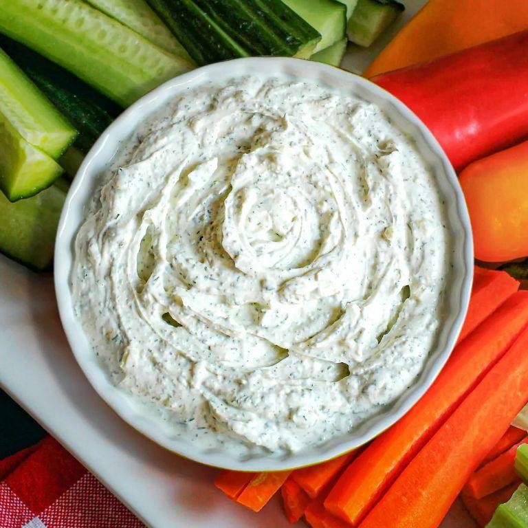 Garlic Dill Dip with Sour Cream