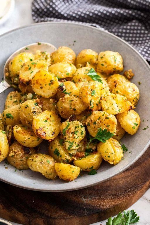 Garlic Parmesan Cheesy Potatoes