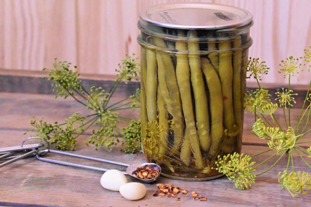 Garlicky Spicy Pickled Green Beans