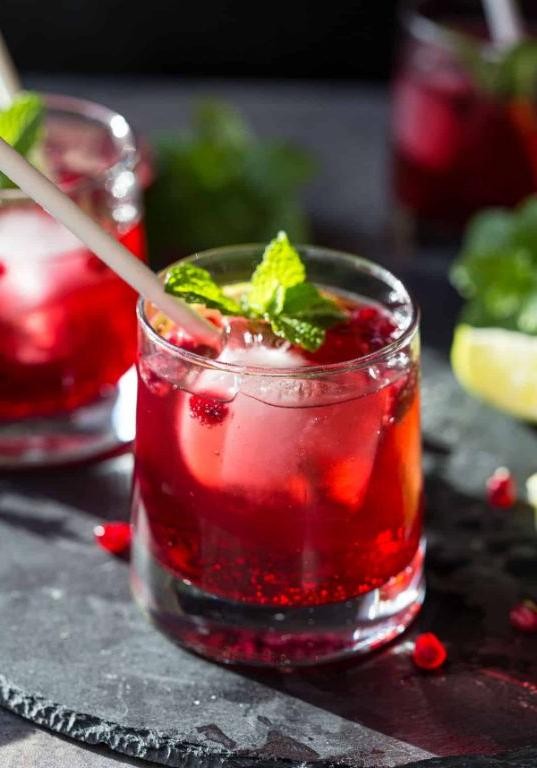 Ginger Beer Pomegranate Spritz