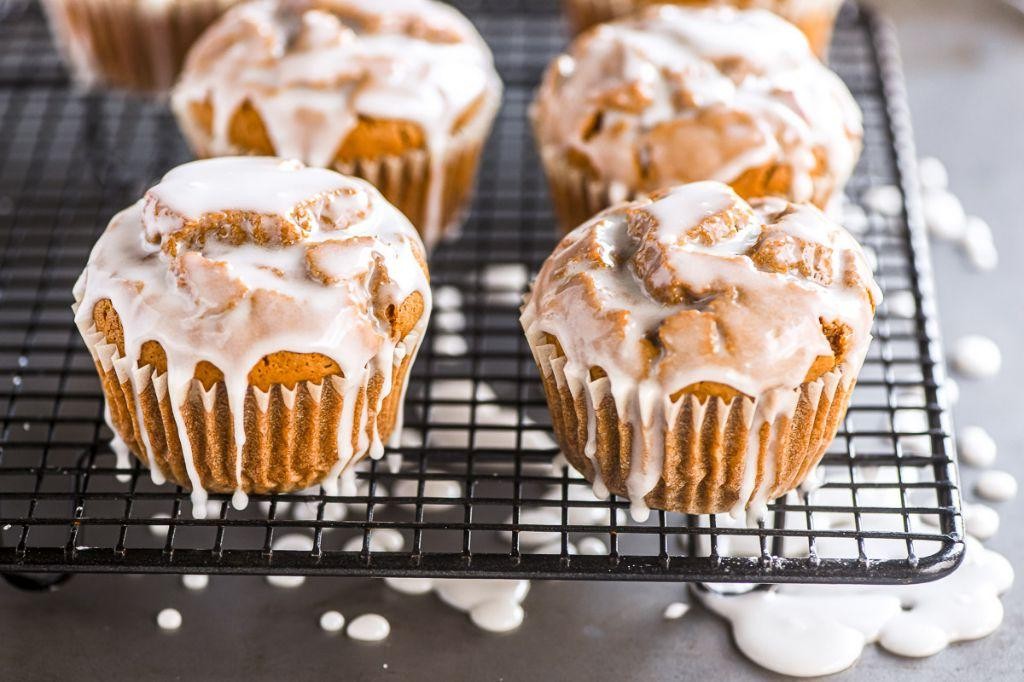 Gingerbread Muffins with Cinnamon Glaze