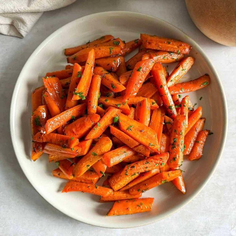 Glazed Carrots with Honey and Thyme