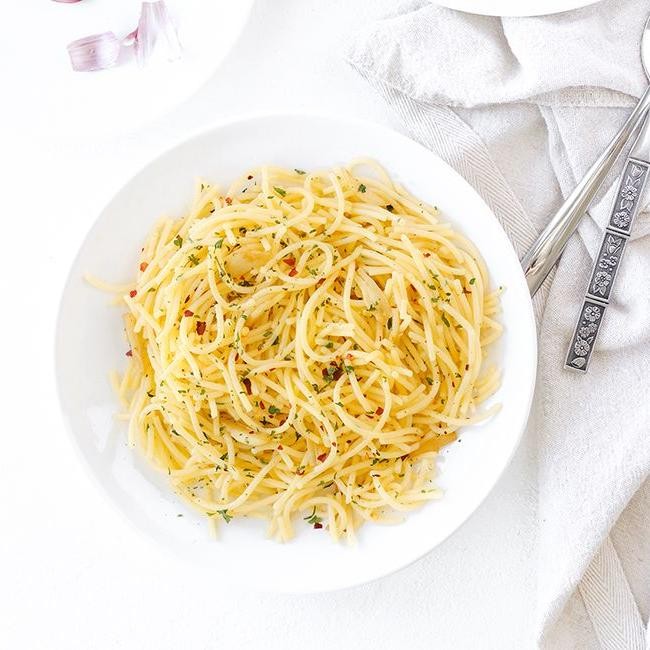 Gluten-Free Pasta with Garlic and Olive Oil