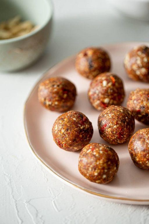 Goji Berry and Almond Energy Balls