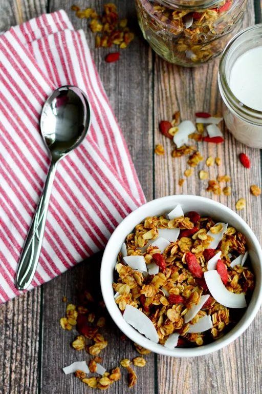 Goji Berry and Coconut Granola