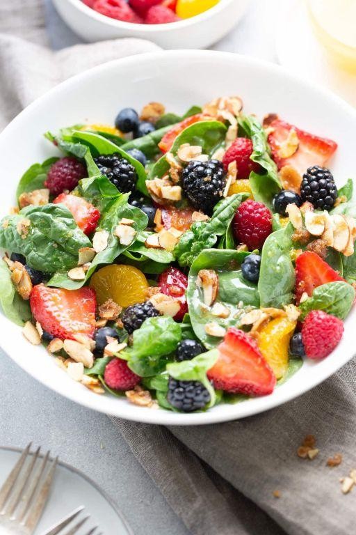 Goji Berry and Spinach Salad with Lemon Dressing