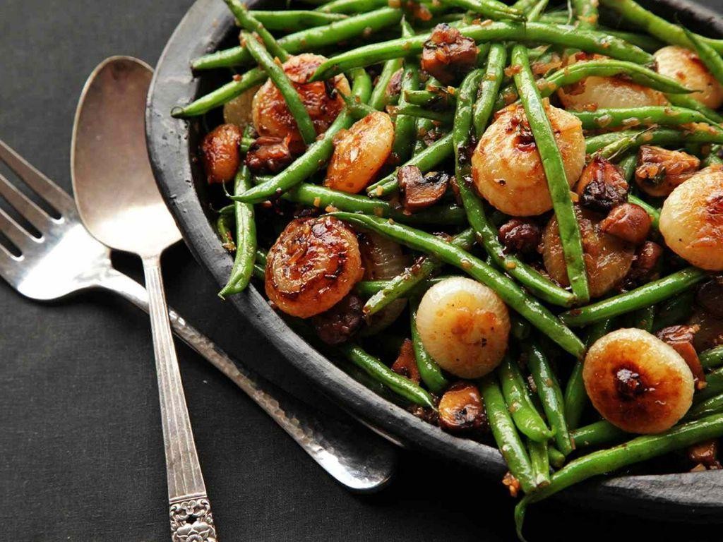 Green Beans with Mushrooms and Onions