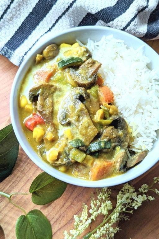 Green Curry Mushroom with Coconut Milk