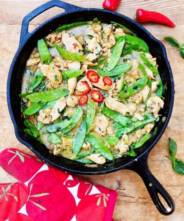 Green Curry Scallops with Snow Peas