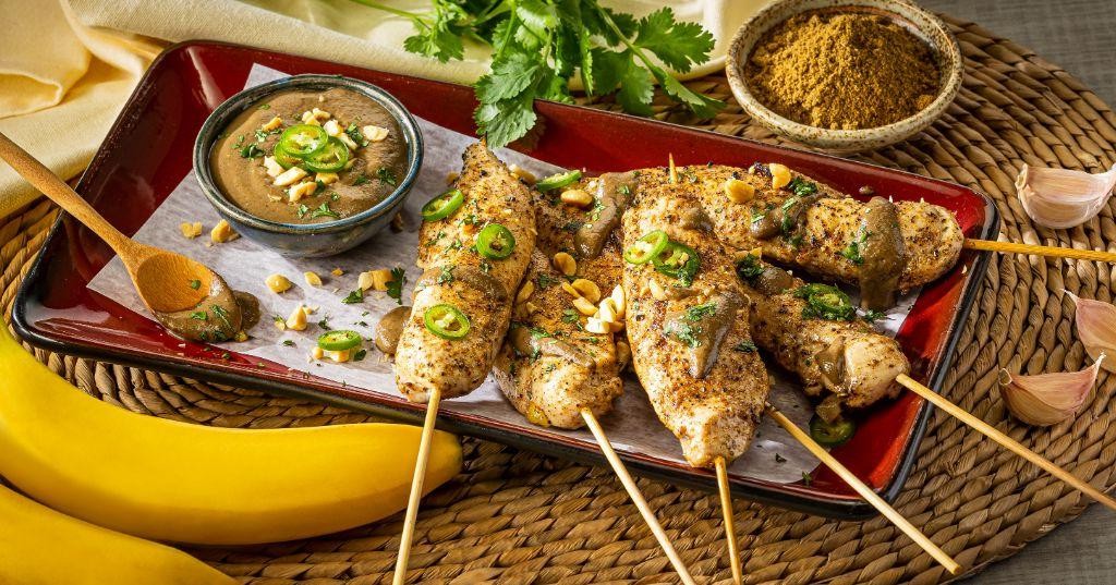 Grilled Banana with Spicy Peanut Sauce