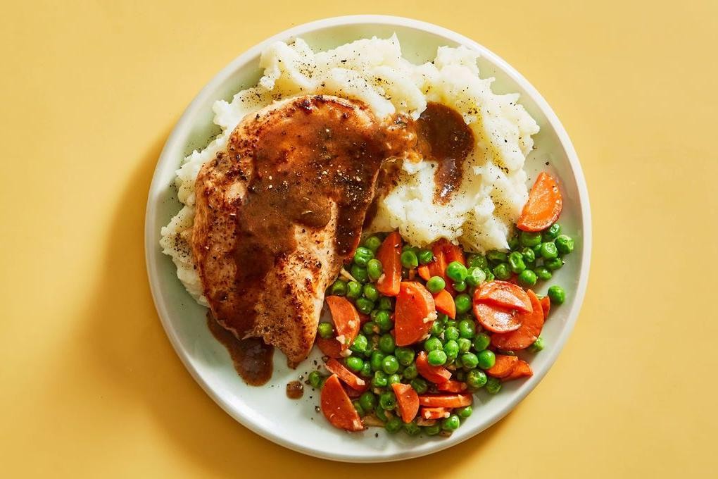 Grilled Chicken Breast with Mashed Potatoes and Onion Gravy