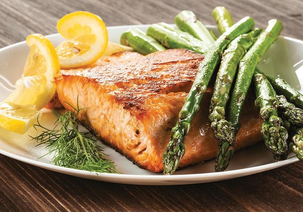 Grilled Salmon with Asparagus and Lemon Butter Sauce