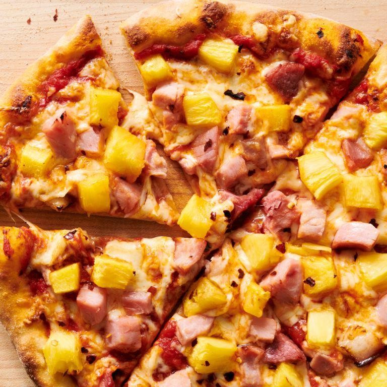 Hawaiian Pizza with Ham and Pineapple