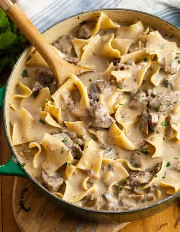 Hearty Slow Cooker Beef Stroganoff Pasta