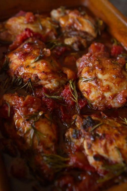 Herbed Chicken in Red Wine Sauce