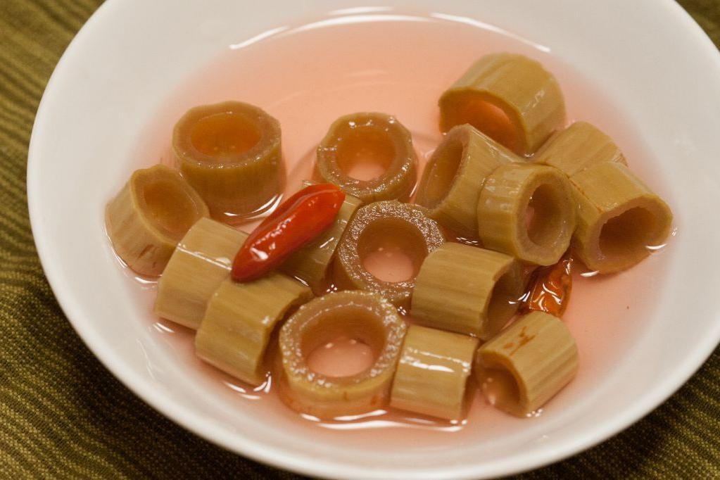 Japanese Knotweed Pickles