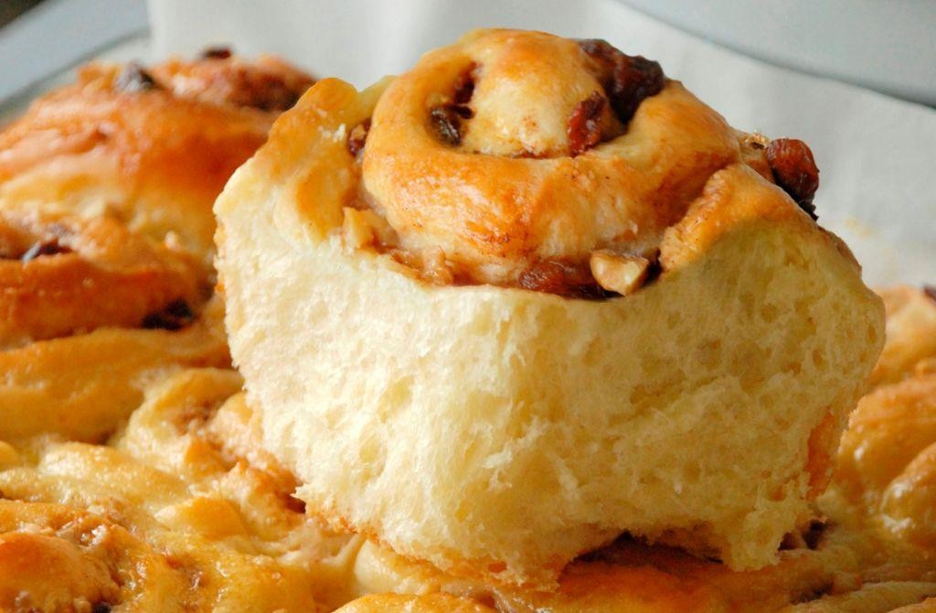 Kefir Cheese and Apple Cinnamon Rolls