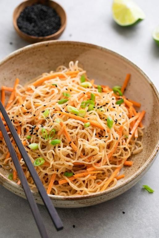 Kelp Noodles with Peanut Sauce