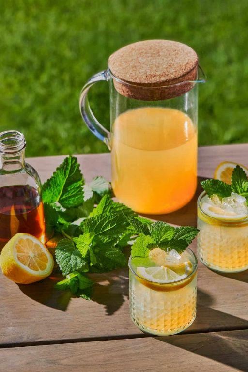 Lemon Balm Lemonade