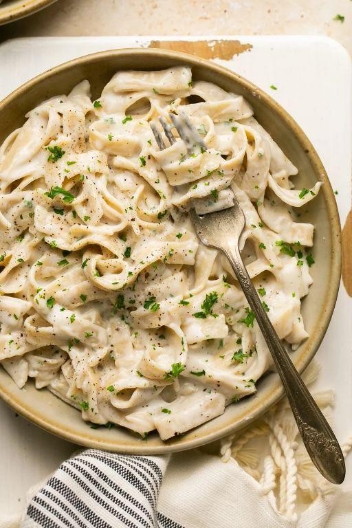 Low-Carb Blended Cottage Cheese Alfredo Sauce