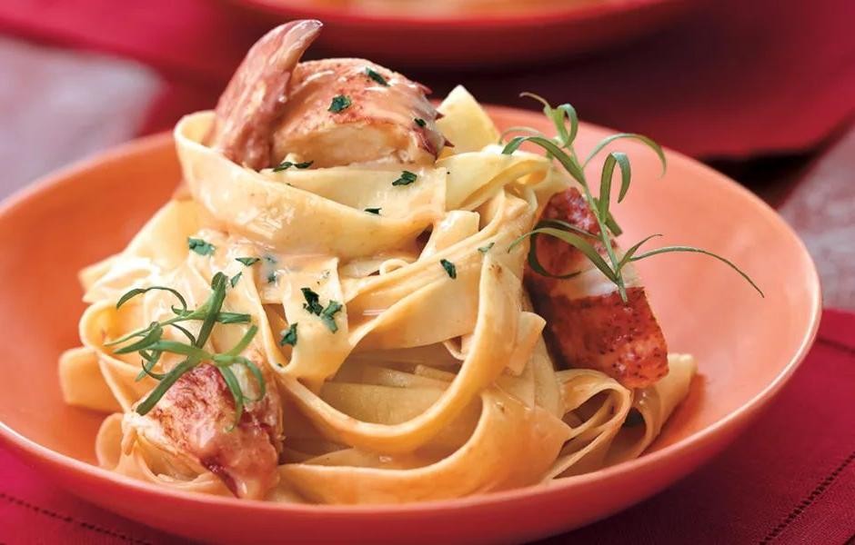 Macaroni with Lobster and Cream Sauce