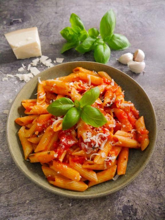 Macaroni with Tomato Sauce and Basil