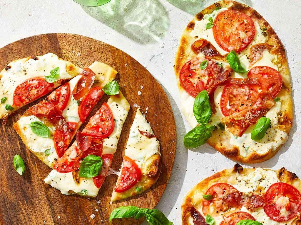 Margherita Naan Pizza