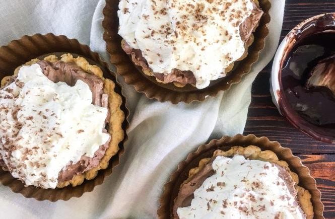 Mini Graham Cracker Crust Chocolate Mousse Pies