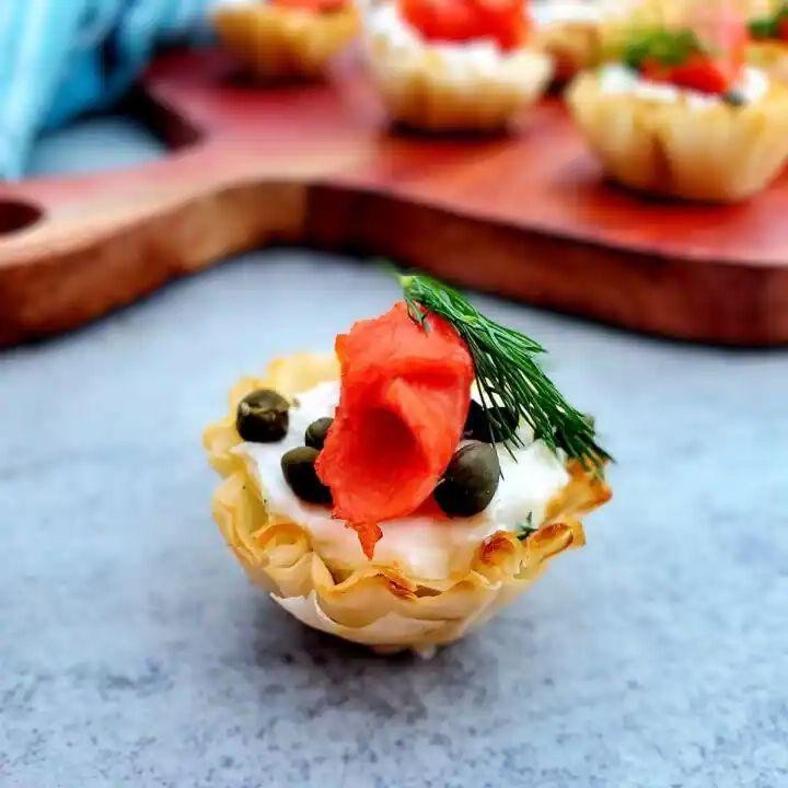 Mini Phyllo Shells with Smoked Salmon and Cream Cheese