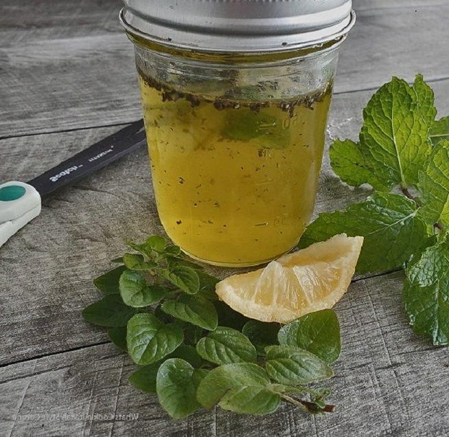 Mint and Lemon Greek Dressing for a Fresh Taste