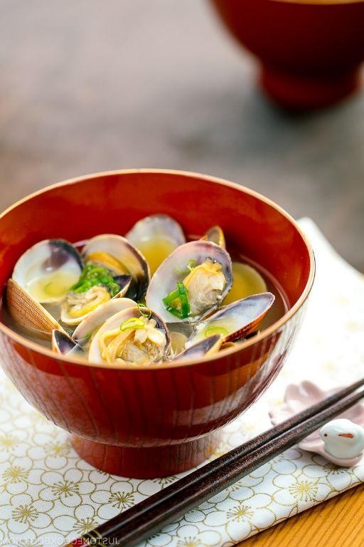 Miso Soup with Clams and Spring Onions