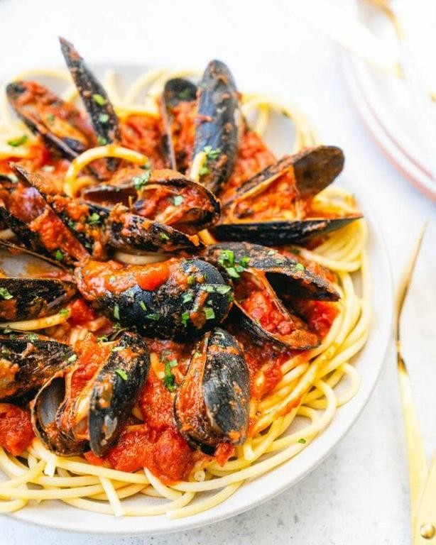 Mussels Marinara with Spaghetti