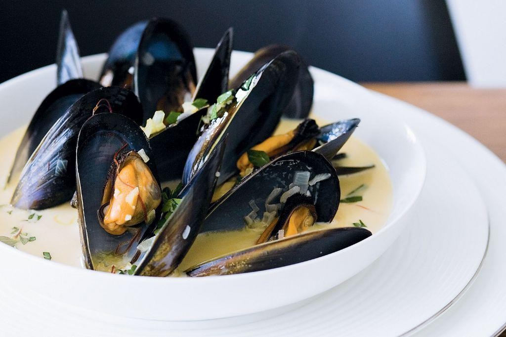 Mussels in Creamy Saffron Sauce