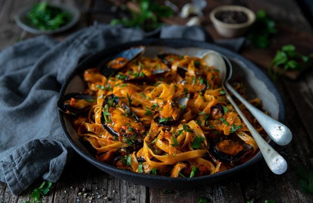 Mussels with Roasted Red Pepper Sauce