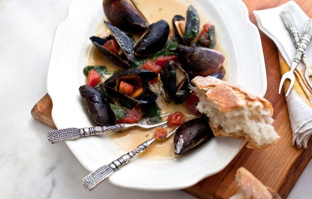 Mussels with Spinach and Garlic