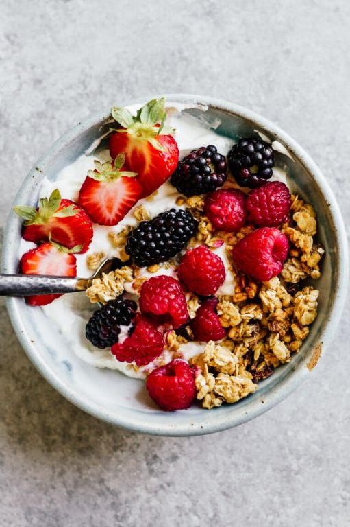 Oats and Berry Grain Bowl with Yogurt