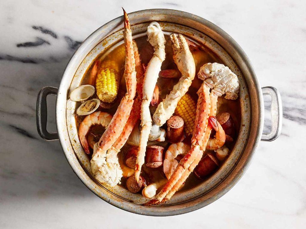 Old Bay Seasoned Seafood Steamer Pot