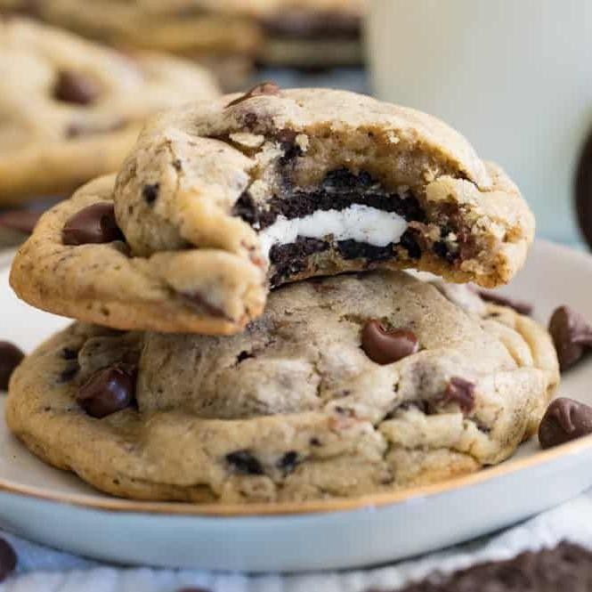 Oreo-stuffed Chocolate Chip Cookies