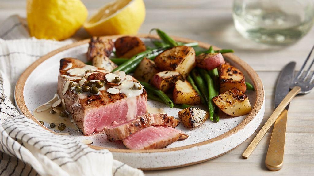 Pan-Seared Tuna Steak with Dill Sauce