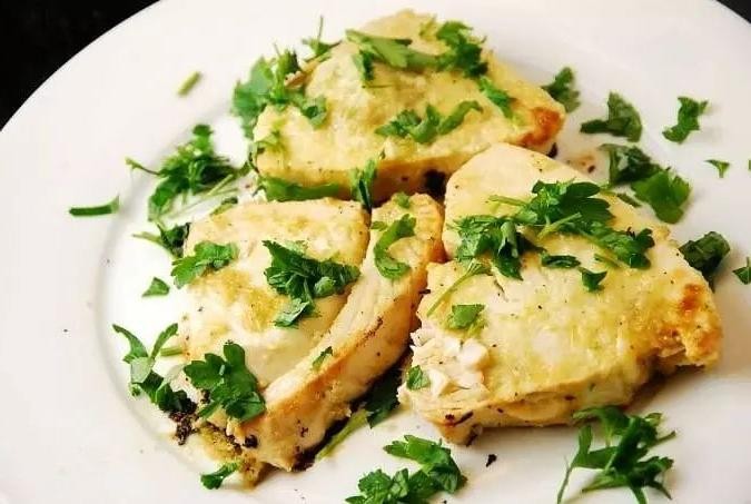 Pan-Seared Tuna Steak with Jalapeno Cream Sauce